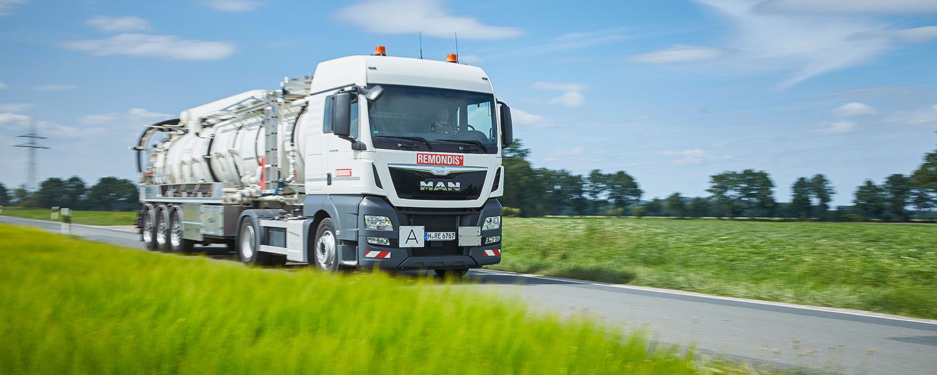 Saug-/Spülfahrzeug zur Abscheiderreinigung von Waschanlagen