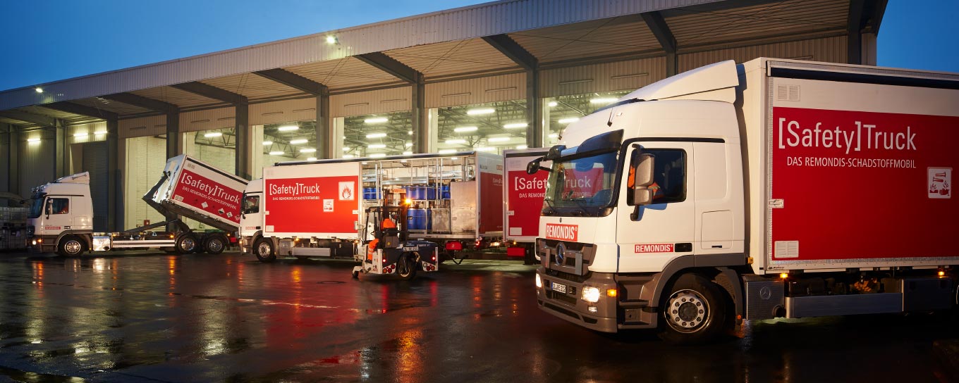 REMONDIS Schadstoffmobile bei der Entladung