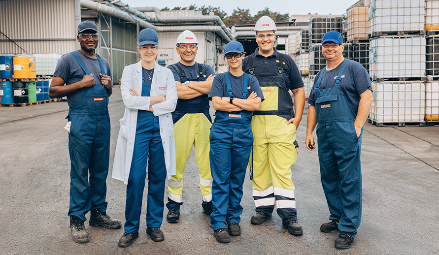 Gruppe von Mitarbeitenden am REMONDIS Industrie Service Standort Bramsche