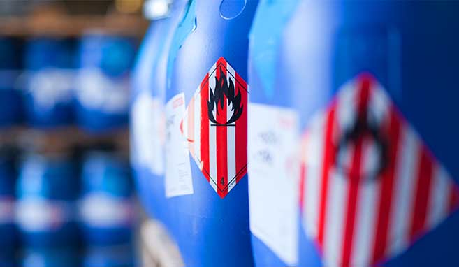 Spannringfass beschriftet nach ADR-Vorgaben